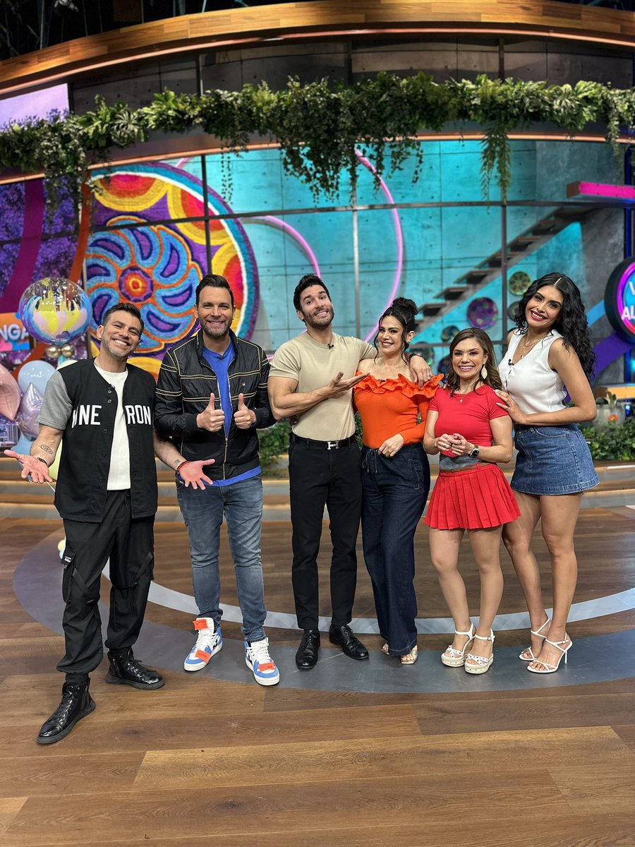 VengaLaAlegria's tweet image. ¡Mujeres y hombres de enfrentaron en el #RetoViral de este día! ¿Qué equipo lo hizo mejor? 💃🏻✨🕺🏻🔥🫶🏻 #VLA