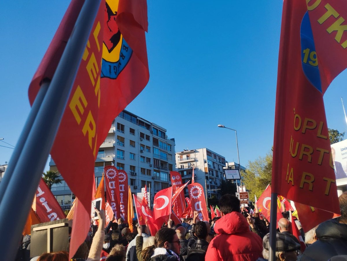 ilericigenclik's tweet photo. 📍Alsancak/ İzmir

Alsancak'ta mücadeleyi büyütüyoruz!
Direne direne, direnişten zafere!

#alsancak #imamoğlu
#sarachanedeyiz https://t.co/lXntTAjRW1