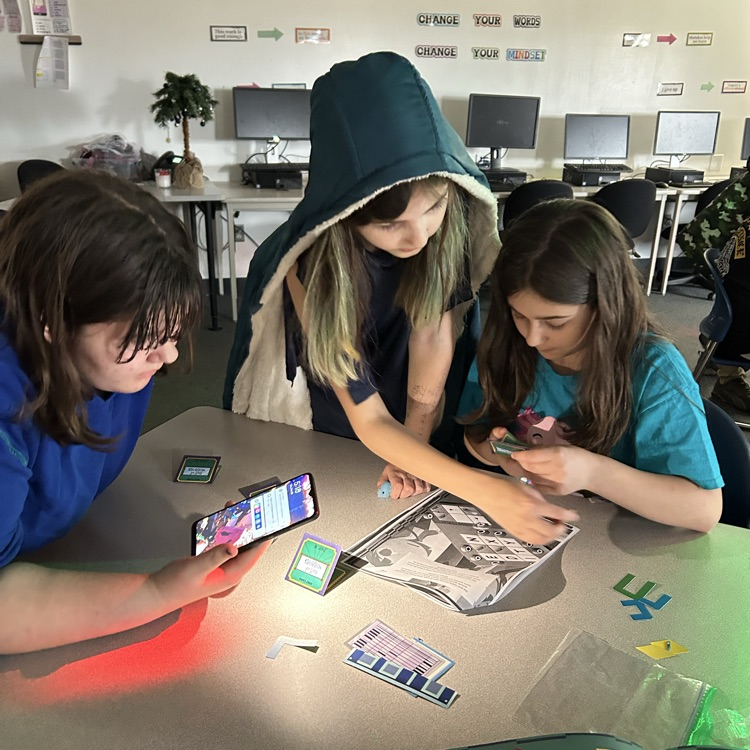 MAGriffons's tweet photo. Thanks to those that came out to our โLet your Love of Reading Glowโ Literacy Night! There were so many fun games and activities for all ages! It was a great night of family fun! #MAexcellence #readingmonth #MAcommunity #happykids https://t.co/Ndi8miYjof