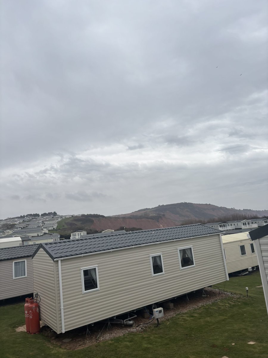 feasby_pau40842's tweet photo. Checked in before going to collect my twin boys who funny enough live 5 minutes away…. Mini break all needed 👵🏻 Di, Daddy, Eddie and Alfie oh the weather has changed 🌧️ #makingmemories #havenholidays #devoncliffs #sandybay https://t.co/55Gjynx4Di