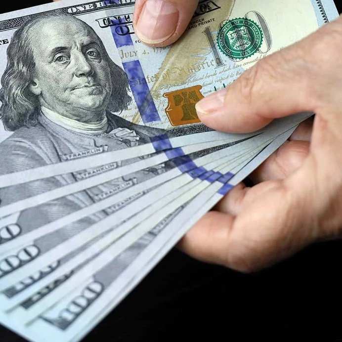 ajans_muhbir's tweet photo. Ekonomist İris Cibre:

"Merkez Bankası 3 günlük dolar satışı 26,2 milyar dolar." https://t.co/KuBz95GLUR