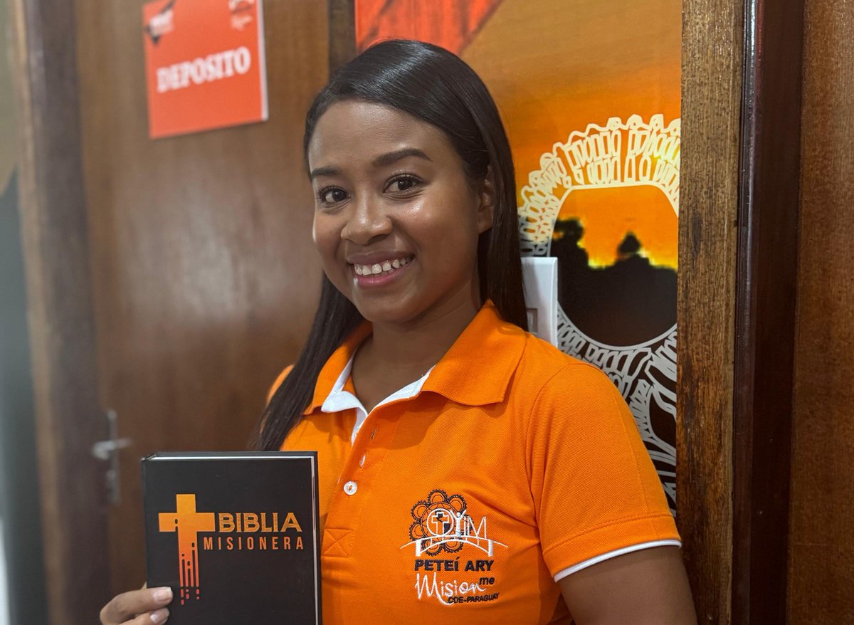 iasdsudamerica's tweet image. Abogada ecuatoriana dejó una gran oportunidad laboral 👩🏽‍⚖️💵 para cumplir la #promesa que le hizo a Dios cuando era estudiante. 🙏🏾 Ahora vive la #misión, sirviendo como #voluntaria en Paraguay. 💪🏽❤️📖 Conoce más de su inspiradora historia en esta nota. 👉🏼 buff.ly/G4EIYjA