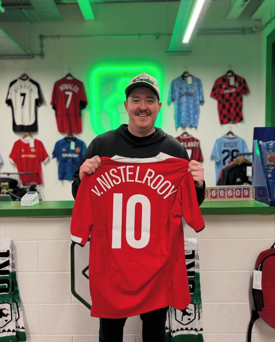 classicshirts's tweet image. Was great to see @Shanemgillis in our Manchester store yesterday 🤝