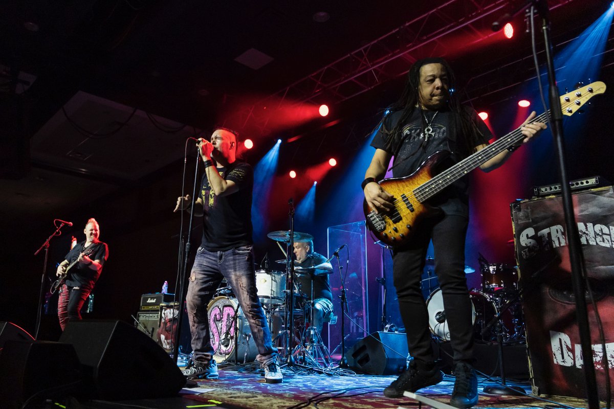 .<a href="/ginblossoms/">Gin Blossoms</a> rocked The Island back to the ‘90s with special guest <a href="/StrangeDazeMN/">Strange Daze</a>! Thank you for joining us for an unforgettable show! 

📷 : <a href="/David_Sherman/">David Sherman</a>