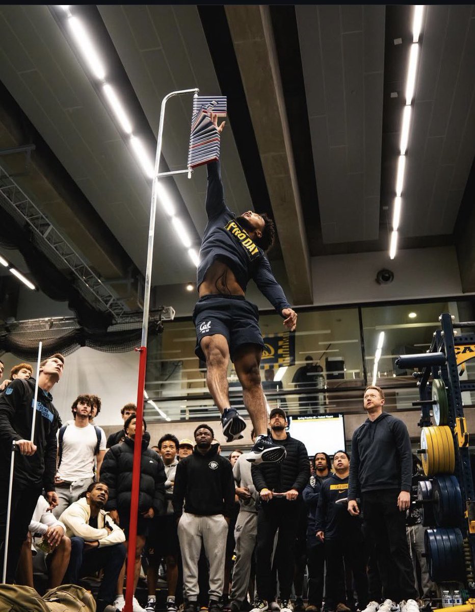 _iamjflare_'s tweet image. Matthew Littlejohn DB / Slot corner participant during pro day @CalFootball @MWCherrington. Work now for what’s coming to you.
10 ft broad jump
36.5 vert
13 bench (225lbs)
5’10.05 height
40 Unofficial (4.6)