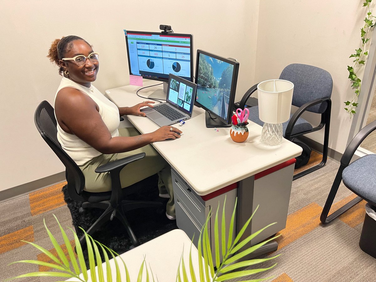 austintexasgov's tweet photo. In response to workforce changes announced by the federal government, we've launched “Get Hired in Austin"—a recruitment campaign for public servants who may want to continue their careers at the municipal level.

👉 Learn more: https://t.co/L0XOiJyzae
📌 https://t.co/3KHEFQuFrw https://t.co/AXSCOGAtMD