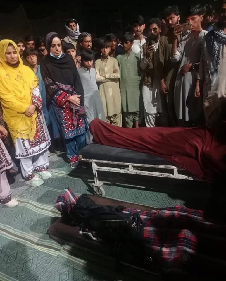 FaheemMengal13's tweet photo. @MahrangBaloch_ @sakhtarmengal کوئٹہ کے عوام اپنے گھروں سے باہر نکل آئے ہیں،شہیدوں کے لاشوں کے ہمراہ سریاب میں دھرنا دیا جارہا ہے ،عوام سریاب دھرنے میں جلد از جلد پہنچ
ڈاکٹر ماہ رنگ بلوچ https://t.co/cVWJeXtRGo