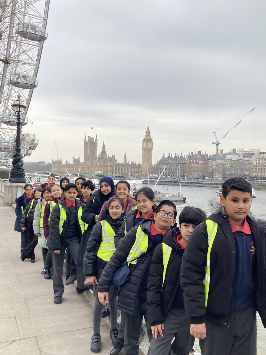 denbighprimary's tweet photo. Pupils and teachers were delighted to be invited to @10DowningStreet where we met @rach_hopkins and @NYTofGB for an inspirational day in London. Thank you to #lessonsat10 our #ambassadors had an experience they’ll never forget. https://t.co/d0AGAWowZl
