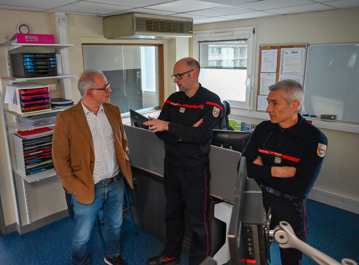 Sdis_87's tweet photo. #Visite 
Aujourd’hui, Monsieur Sylvain ROQUES, Directeur Général des Services #DGS a rencontré la direction du #SDIS87 et a visité le #CTACODIS 
@LimMetropole https://t.co/2DecSbeqde