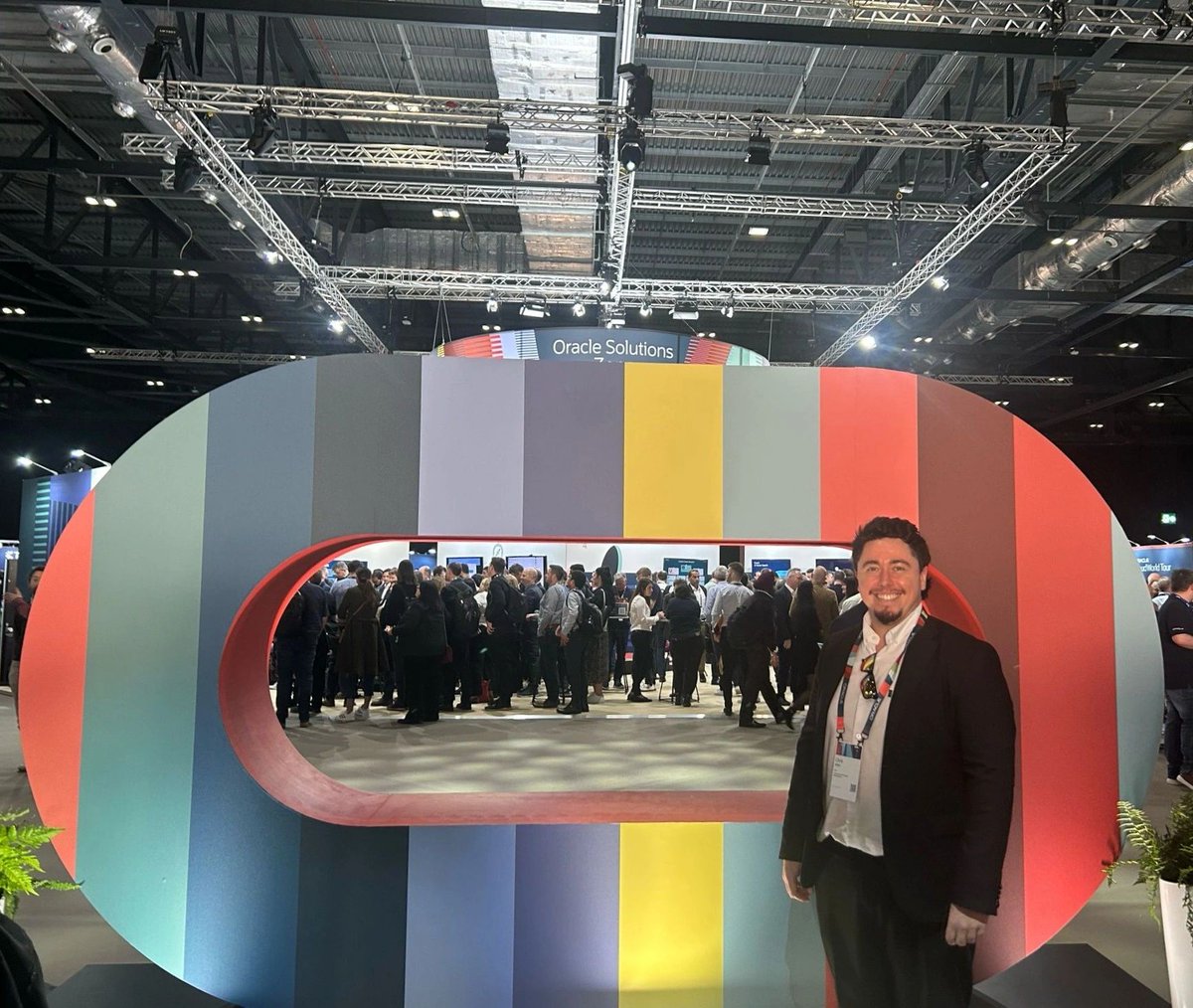 licenseware's tweet photo. Awesome day at Oracle Cloud World London! Great catching up with familiar faces and meeting new ones. Lesson learned: skip the 10k run before a conference🤣 #OracleCloudWorld #Networking #Licenseware https://t.co/7b0ViBVzUq