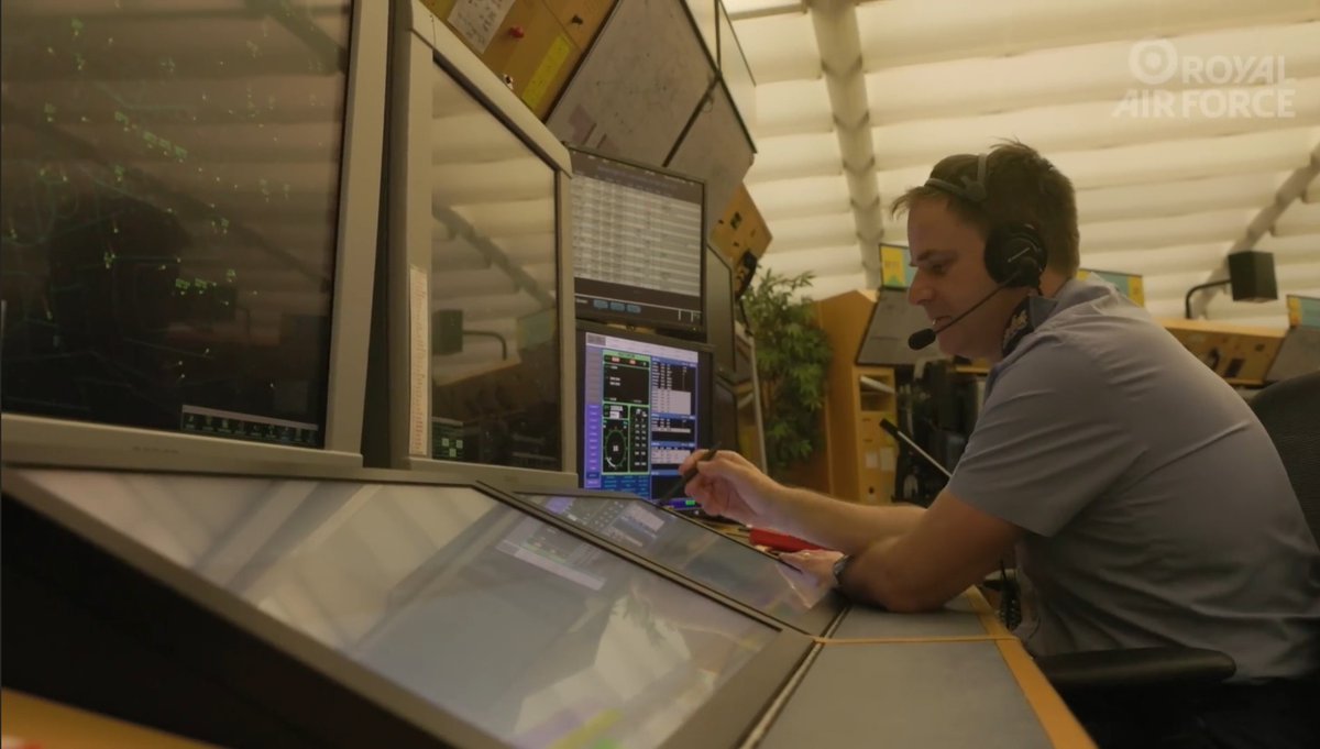RoyalAirForce's tweet image. 🚦✈️ Today, RAF Air Traffic Controllers from 78 Squadron at NATS Swanwick have assisted their civilian counterparts to manage flights affected by the fire incident near @HeathrowAirport.

Our dedicated controllers stand ready to assist 24/7.

#Heathrow #WeEnable