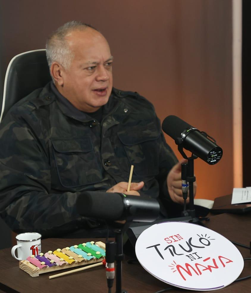 Con el Mazo Dando (@conelmazodando) on Twitter photo #EnVivo <a href="/dcabellor/">Diosdado Cabello R</a>: Es humanamente imposible no solidarizarse con los hermanos migrantes y sus familiares, que están pasando por esta situación. O estás en contra de esto o estás a favor.
#BukeleCachorritoYLacayo #21Mar #EnVivo <a href="/dcabellor/">Diosdado Cabello R</a>: Es humanamente imposible no solidarizarse con los hermanos migrantes y sus familiares, que están pasando por esta situación. O estás en contra de esto o estás a favor.
#BukeleCachorritoYLacayo #21Mar