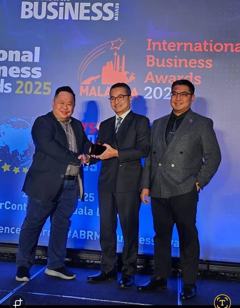 SarawakMetro's tweet image. This recent award will further inspire and motivate all of us at Sarawak Metro to complete our mission to transform and decarbonise our public transport system through green hydrogen technology.

@SEDCSarawak
#hydrogeneconomy
#hydrogenmobility
#MYTechExcellenceAwards

(2/2)