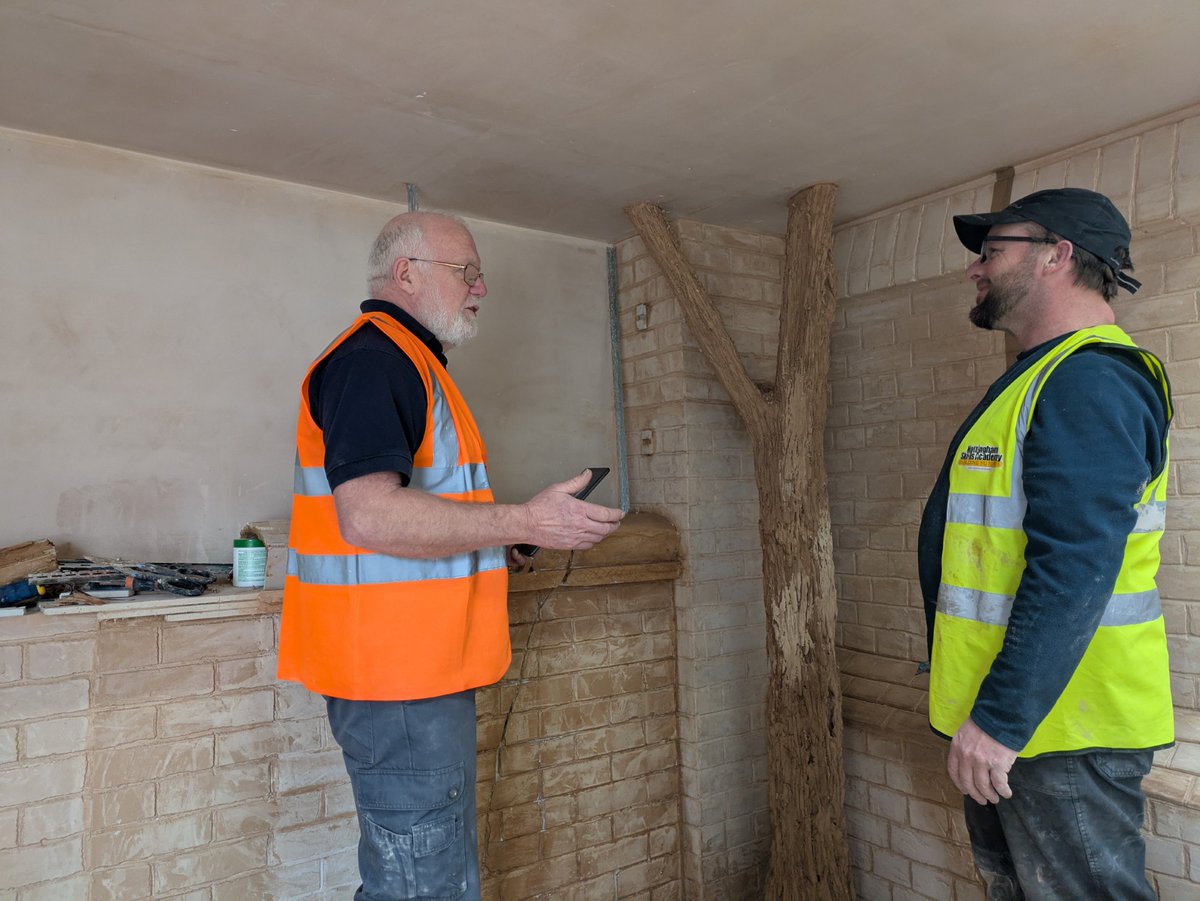 CSkillsPeople's tweet photo. 🌳 Is that a tree inside 𝐍𝐨𝐭𝐭𝐢𝐧𝐠𝐡𝐚𝐦 𝐒𝐤𝐢𝐥𝐥𝐬 𝐀𝐜𝐚𝐝𝐞𝐦𝐲? Nope! It’s Gary Coles’ plaster masterpiece crafted during his Green Construction Bootcamp, which is funded by @EastMidsCCA! 🎨👏 #SkillsInBloom #CreativeConstruction #BuildingFutures https://t.co/BenoxOR9sm