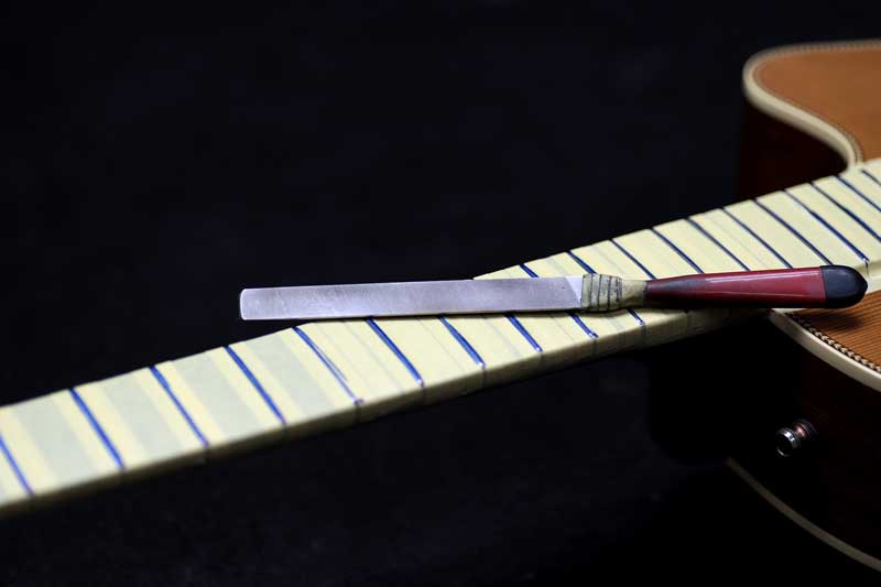 Seagull Artist - フレットすり合わせ+ナット交換3
カナダ製のアコースティックギター シーガル。小さなヘッドの形状が特徴的。今回は指板上のフレットの浮きがありビビりがあった為すり合わせを行いました。spreadsound.com/acoustic/acous…