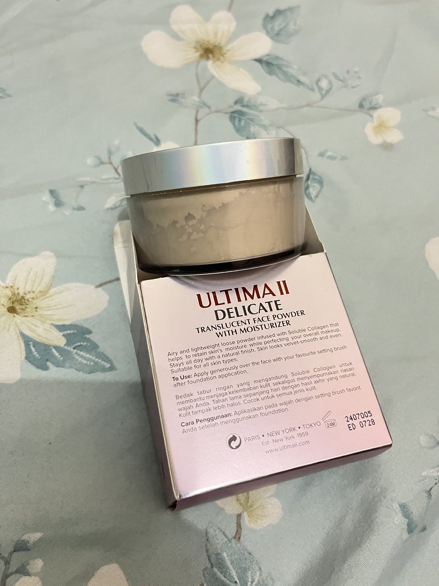 Voraica's tweet photo. Guys aku mau preloved loose powder aku ya. Ultima II Delicate shade Neutral. Exp masih lama tahun 2028. Aku jual murah aja, harga DM yaa🫶🏻

Btw isinya masih 80% an karna jarang dipake. Makenya juga bersih soalnya sengaja buat cek shade &amp; ternyata kurang cocok https://t.co/c1QpzGKGMI