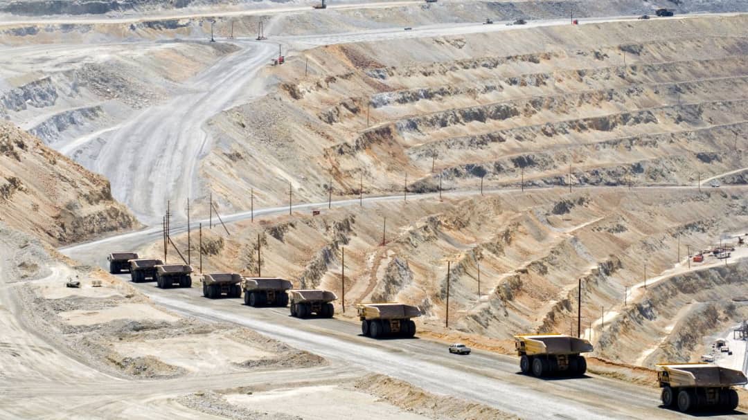 KiengeKki's tweet photo. 🔴 #Manono #lithium
Le groupe américain KoBold Metals Co, financé par les milliardaires Bill Gates et Jeff Bezos, a fait une proposition au gouvernement congolais pour reprendre l'un des plus grands gisements de lithium de roche dure au monde,celui du Tanganyika. 
L'entreprise vise également à résoudre un long litige opposant l'australien AVZ Minerals Ltd, le chinois Zijin Mining Group Co. 
Kiki #Kienge 
@ChrisKitungwa @kizpaka @SuminwaJudith
