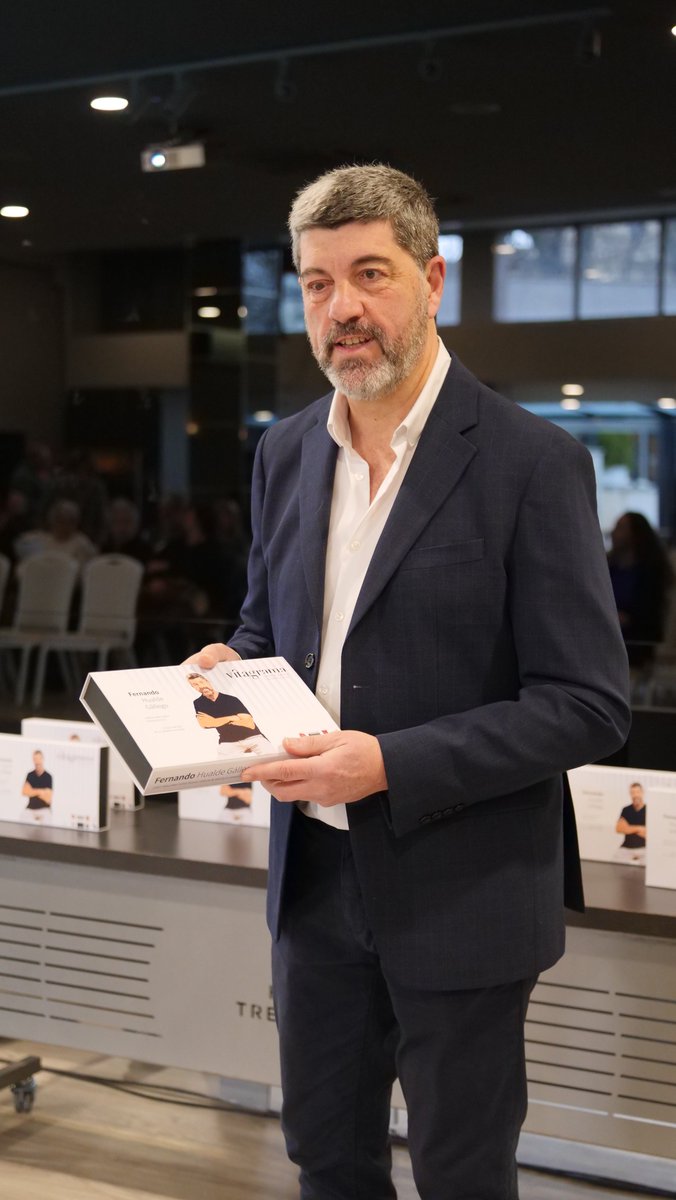 VitagramaM's tweet photo. 🥰Ayer por la tarde celebrábamos, junto a un montón de entidades, amigas y amigos, un acto homenaje a Fernando Hualde, haciéndole entrega de su Vitagrama. Emociones a flor de piel y, sobre todo, memoria viva, muy viva, como no podía ser de otra forma, tratándose de Fernando. https://t.co/Bmch8FBK7N