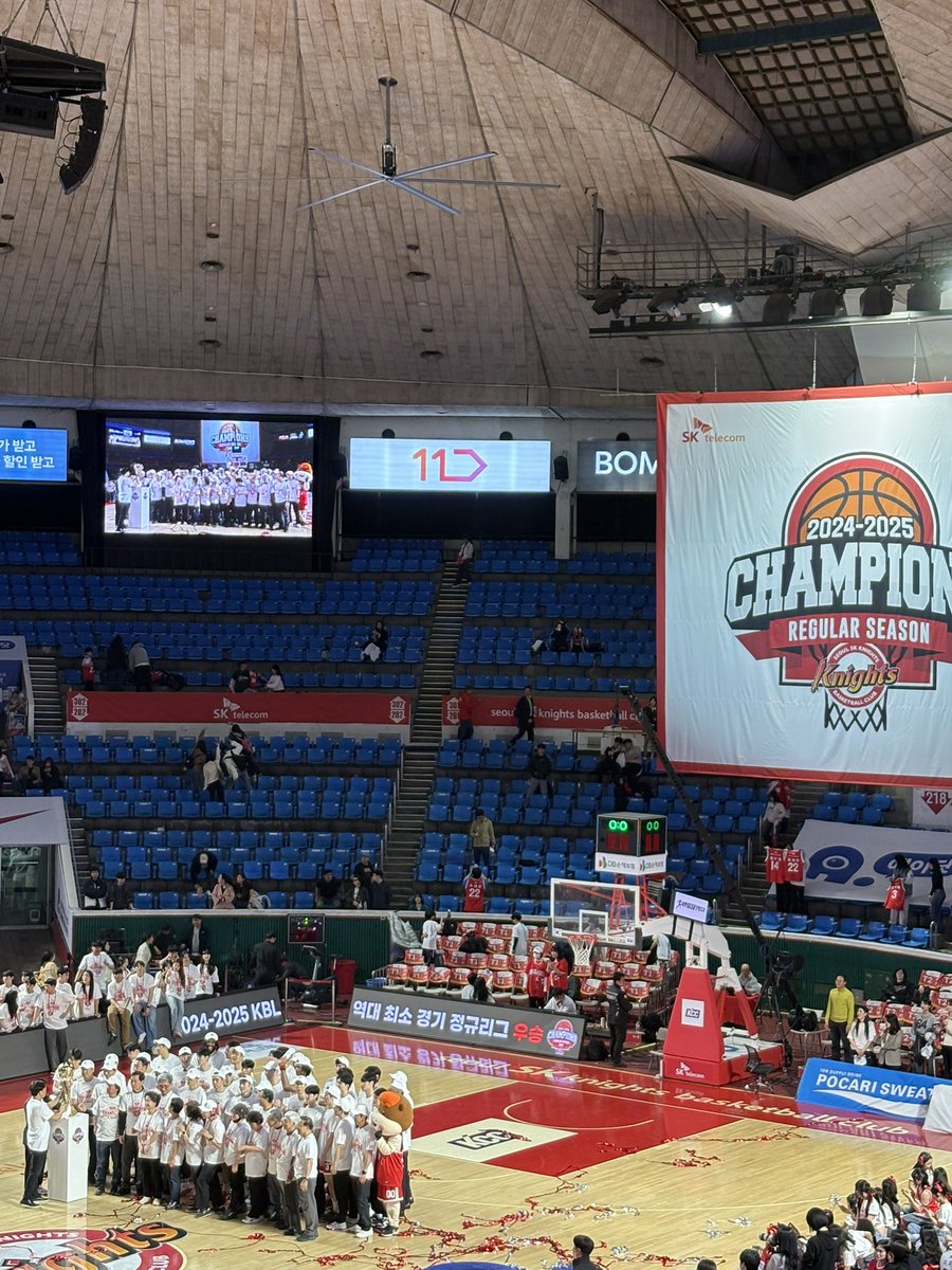 ch_5i19's tweet photo. 내가 정규리그 1위 팀 팬이래…. https://t.co/6W7xP58RYL