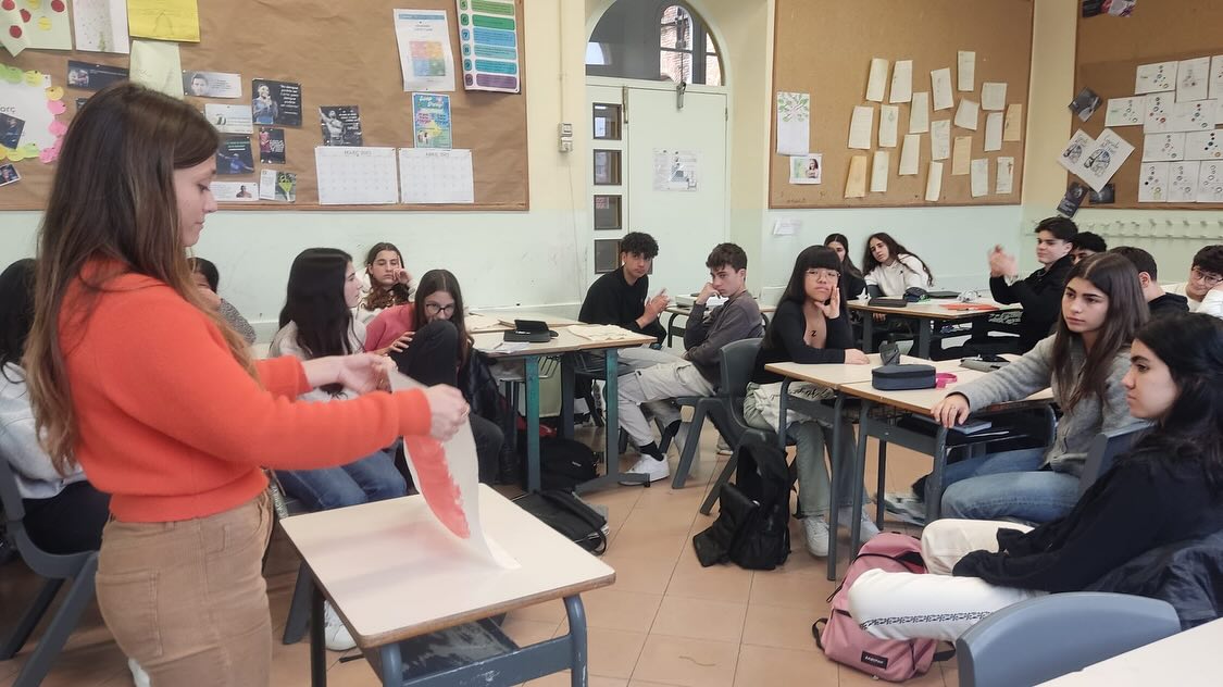 epterrassa's tweet image. #ESO 3r crea bioplàstic amb farina de blat de moro, vinagre i glicerina! 🧪 #PlanetOrPlastic Aprenen sobre polimerització, plàstics biobasats i biodegradables, i la seva complexitat mediambiental.🌎 #SUMMEM