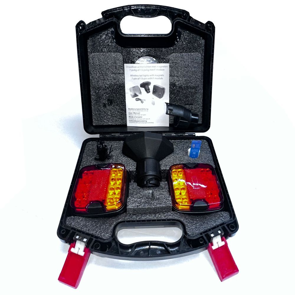 rayonics's tweet image. Onze draadloze achterlichten zijn in verschillende opzichten uniek, zo is de 13-polige zender CAN-BUS proof en geeft de meegeleverde USB foutmodule een melding als er tijdens het rijden iets mis is met de achterlichten. buff.ly/OhGMo4X