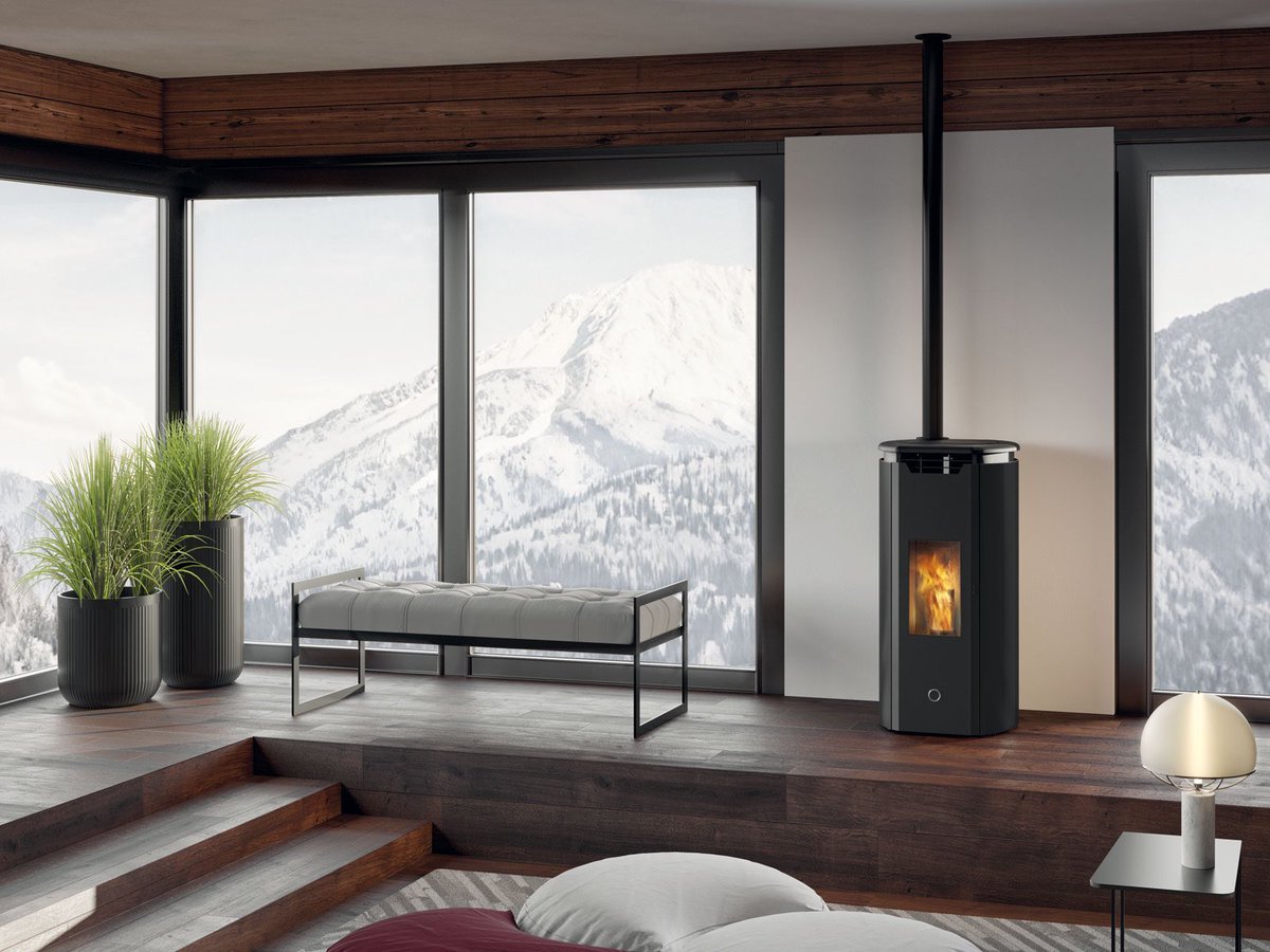 🔥 Tweed 90+ Acier Noir et verre blanc 9,2 kW – Chaleur et modernité en toute élégance ! 🔥

Avec sa puissance de 9,2 kW et son design sobre en acier noir, le Tweed 90+ est le poêle idéal pour un chauffage efficace et un style contemporain. Il diffuse une chaleur homogène et