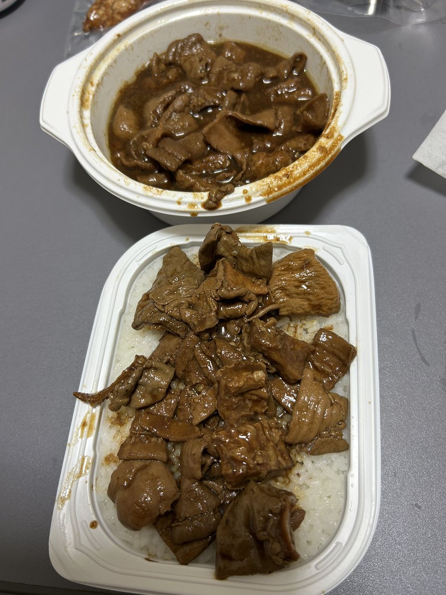 kame_junk's tweet photo. 2月22日14時、1年ぶり2回目の訪問
AKKeyラーメン(中太麺) 900円
ローストポーク 200円
チャーシューの厚さと量に驚きました
夜は急遽2月末で閉店する事になったTaKaNo家でモツ煮テイクアウト
1月に初訪問しお気に入り店だったので残念
#Akkey
#幸手
#Twitter晩酌部
#ツイッター晩酌部
#X晩酌部 https://t.co/fENErHiqx9
