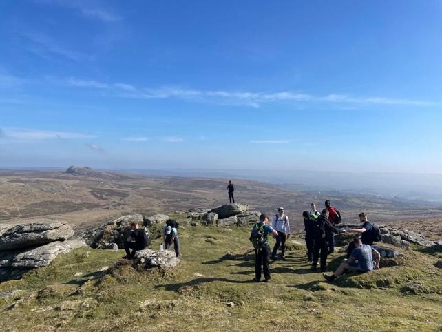 1_Regt_AAC's tweet photo. Ex GORGON HORIZON.

652 Sqn taking some time for Adventurous Training. Tackling 15km over 10 tours. AT forms an important part of the @BritishArmy offer. 

📍Dartmoor.
@aacrecruiting @ArmyAirCorps
#hillwalking #youbelonghere #aviationrecce #thisisbelonging https://t.co/83Va3uqFhQ