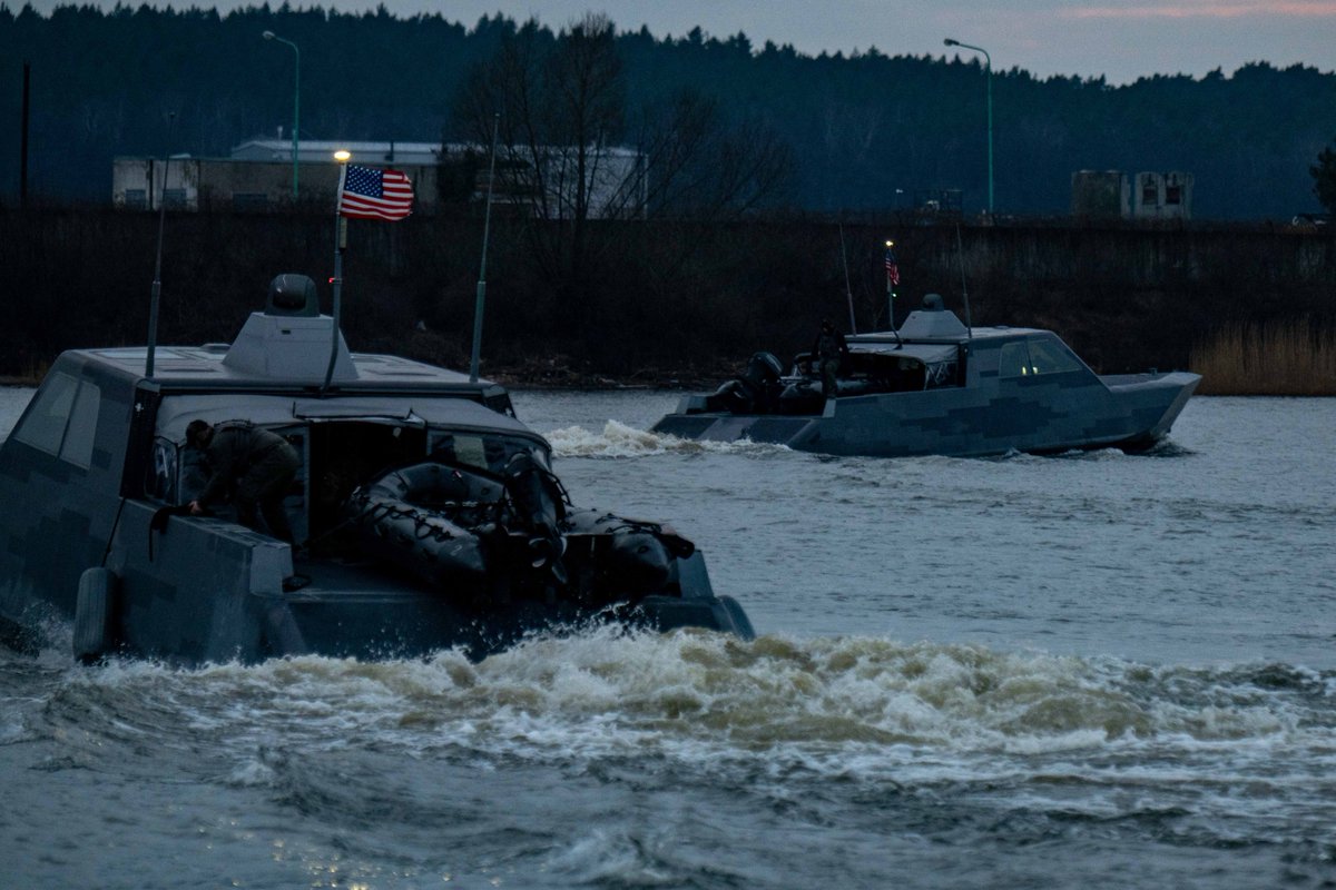 SEALs &amp; SWCCs conduct live-fire weapons &amp; maritime training with Lithuanian and German SOF. The teamwork, unity &amp; shared purpose with Allies during warfighter exercises contributes to the US being the strongest &amp; most lethal fighting force the world has ever known.
#SOFinEurope