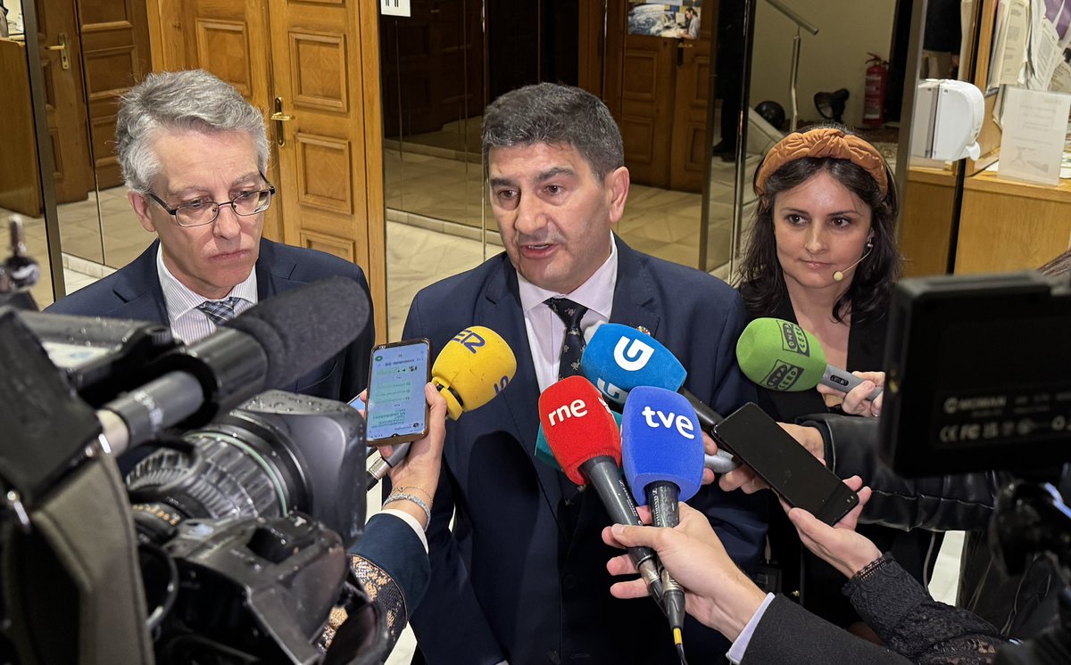 Combatemos a diario a desinformación e os discursos negacionistas sobre o cambio climático. Enfrontámonos a un gran desafío e non podemos permitirnos dar nin un paso atrás.

Por iso, hoxe recoñecemos o labor dos profesionais da <a href="/AEMET_Galicia/">AEMET_Galicia</a>, un servizo público esencial.