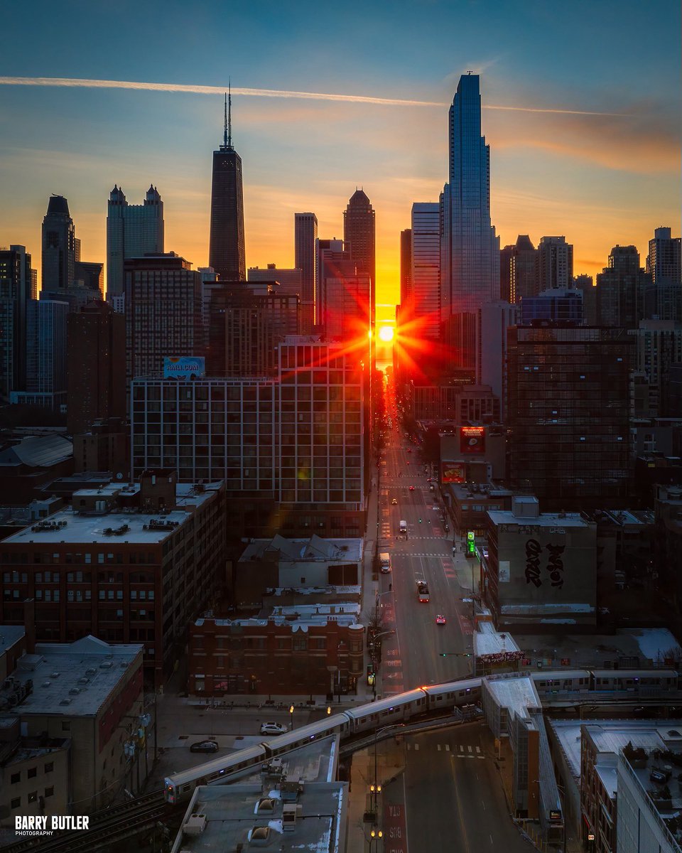 Today's Chicagohenge. Friday's sunrise in Chicago.  Happy Spring...without the snow!  #weather #news #ilwx #vernalequinox #chicagohenge