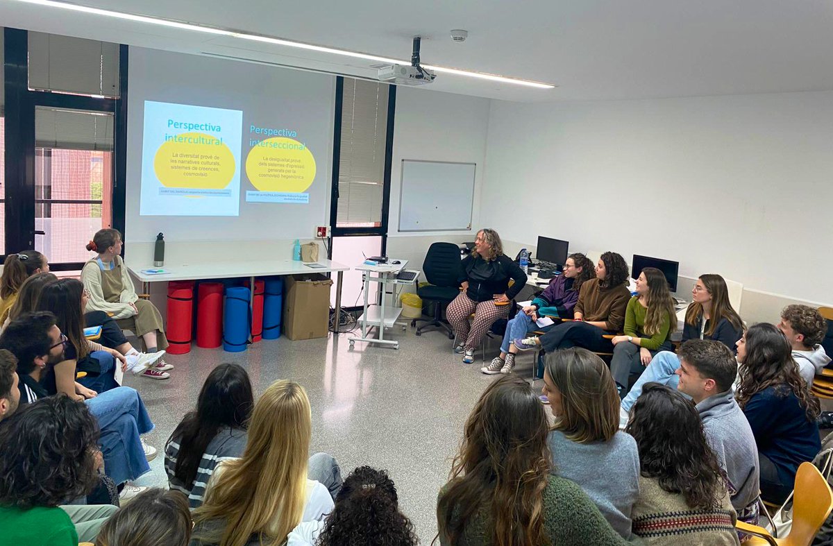 Avui els residents de l'EAP Sant Ildefons han participat en la formació 'Interseccionalitat e interculturalitat, respostes i accions davant del racisme i els discursos d’odi' a càrrec de la Dra. Premat. #OrgullSantIlde #GAPICBaixLlobregat