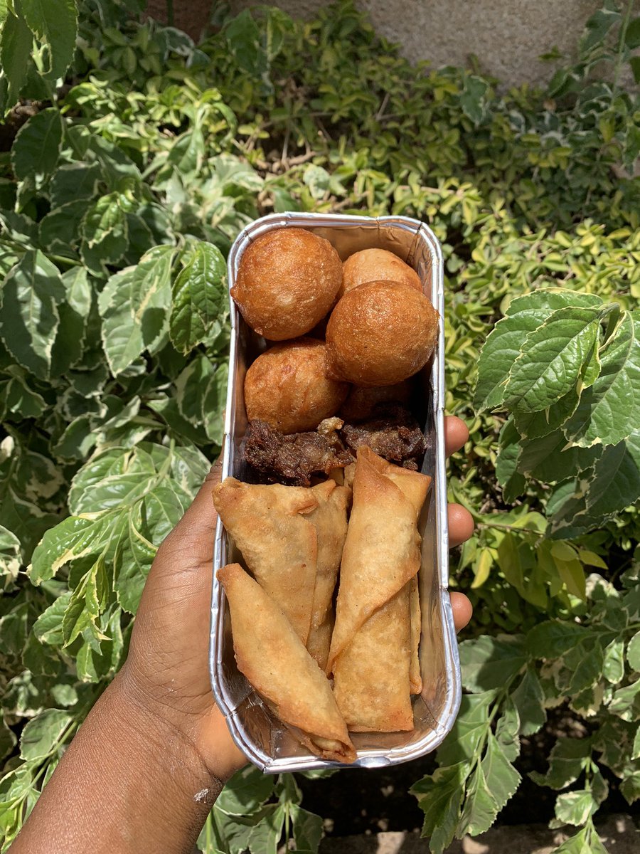 Savorysnacks_'s tweet photo. 🚨 GIVEAWAY ALERT! 🚨
Win a  FREE mini pack of small chops!😋  
(Includes: 2Samosas, 2 Spring Rolls &amp; 4 Puff Puff)  
To enter:
✅ Follow us @Savorysnacks_ 
✅ Like &amp; Repost  
✅ Comment your favorite small chop &amp; tag 2 friends  
📍 Winner must be in Jos &amp; able to pick up! https://t.co/6RxJcKAwtR