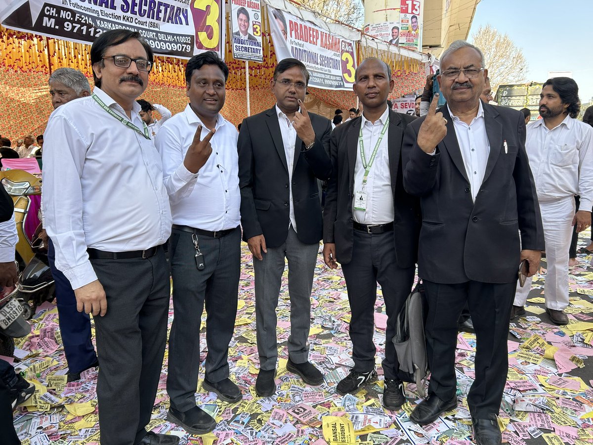 JitendraBaghel_'s tweet photo. आज लोकतंत्र को और मज़बूत व पारदर्शी बनाने के लिए दिल्ली में अधिवक्ताओं के चुनाव में अपने वोट का इस्तेमाल किया🙏🏿🙏🏿
#NDBA
#SBA
#DelhiBarElections https://t.co/D5eR7GOvnu