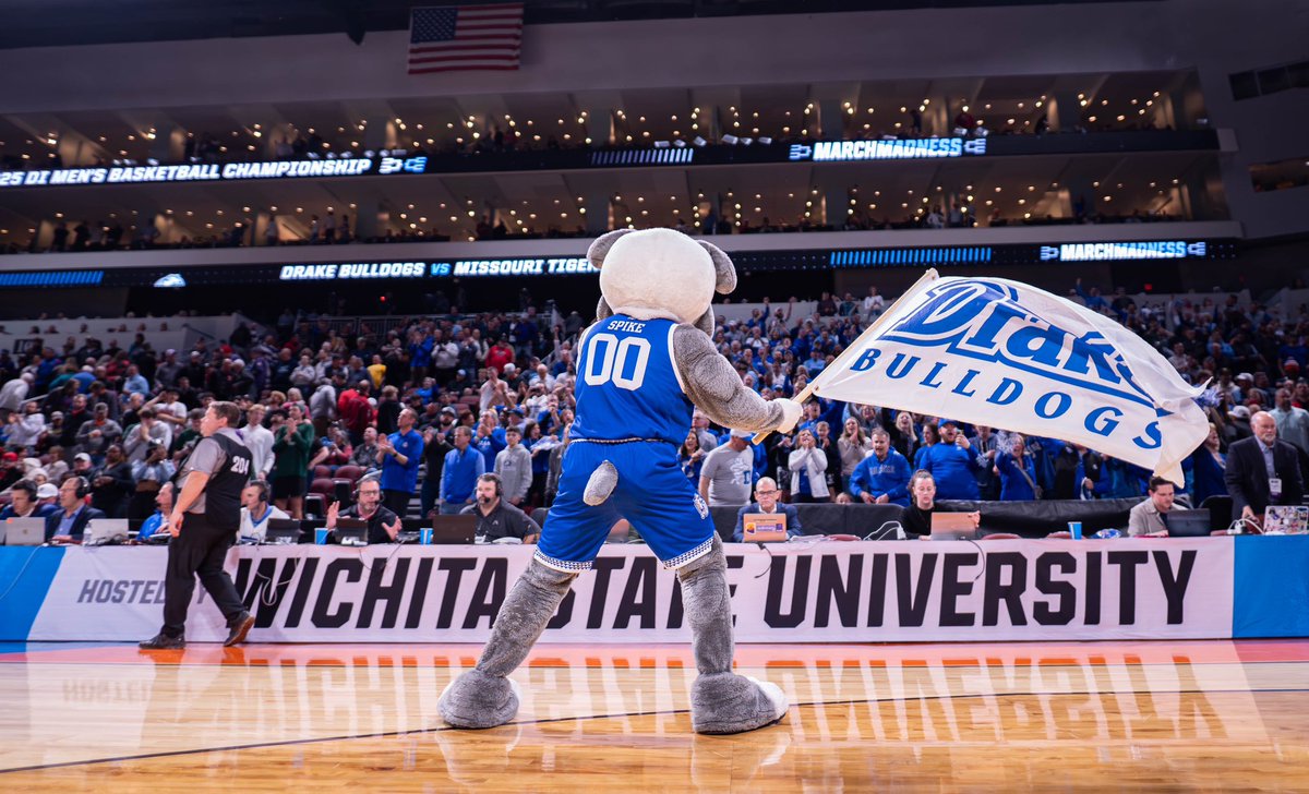 GOOD MORNING DRAKE NATION!!!

How are we feeling?!

#CultureWins | #DSMHometownTeam