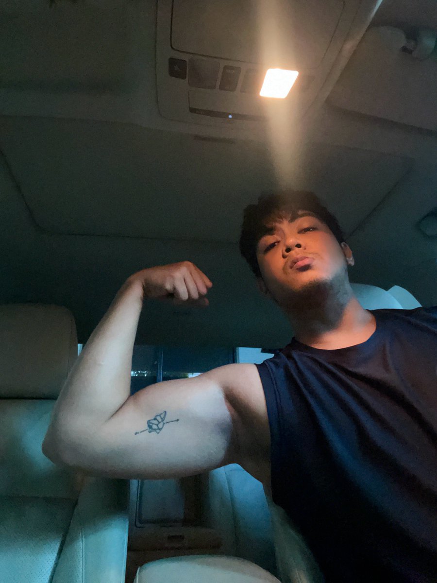 milkteejay's tweet photo. happy world tattoo day! tattoo flex eyyy 🐺 https://t.co/PA0DsKpqg3