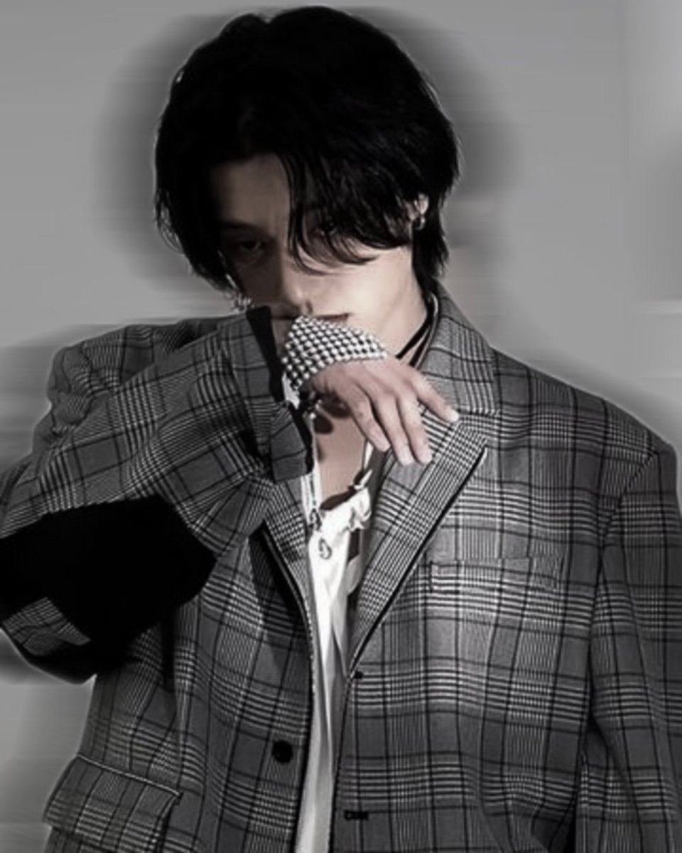 (  ★  )  VI0L3TIWS just posted.

I would go out tonight but I haven't got a stitch
to wear. This man said, "It's gruesome that
someone so handsome should care".