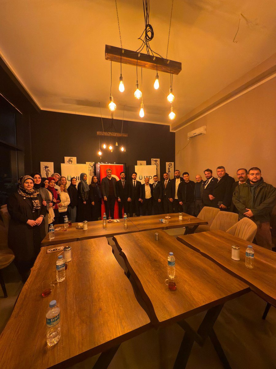AEminOnenOfis's tweet image. 📍#Almanya

Dün akşam İftar sonrası #UID Berlin Bölge Teşkilatı, Bölge Kadın Kolları ve Bölge Gençlik Kolları Yöneticileriyle çay eşliğinde sohbet ettik..

@U_I_D
@u_i_dwomenhq
@uid_youth
@fturan1461
@RAinZuhalAksoy