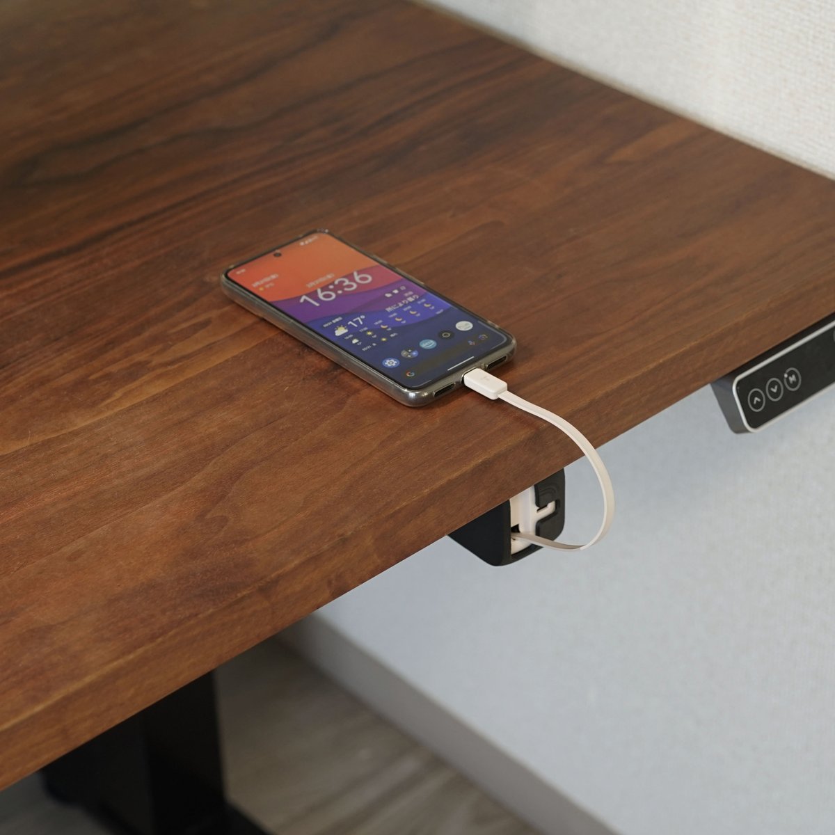 wiredesigncc's tweet image. 巻取り式タイプの充電器「TORRAS FlexLine」をデスク裏に貼り付けるためのホルダーを作りました！ 

YouTube視聴者のKKさんとの共創によって生まれた製品です。ご協力いただきましてありがとうございました。  

ホルダー wiredesign.cc/products/torra…
充電器 amzn.to/4iC8f10 #pr