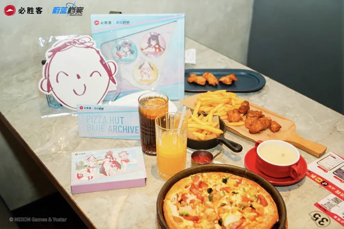 大陸版ブルアカ ピザハットコラボの実際のメニューと店舗の内装や外観を公開(先生のお面も大量に配布されたみたい) 