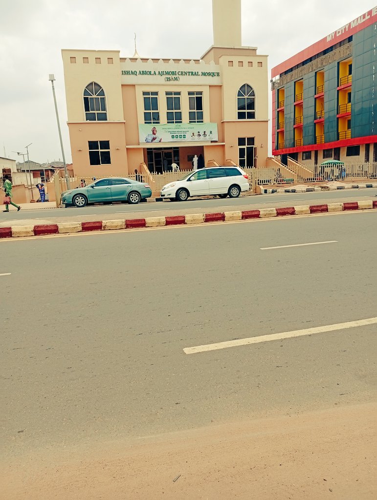 thegentlelight's tweet photo. Ramadan Day 21
Visited the late Ishaq Abiola Ajimobi Mosque, built by the former governor of Oyo State, Sen. Abiola Ajimobi (may Allah have mercy on him). May Allah forgive his shortcomings, grant him Al-Jannah Firdaus, and accept our prayers in this blessed month.
#Ramdanday21 https://t.co/uNF86RyTzq