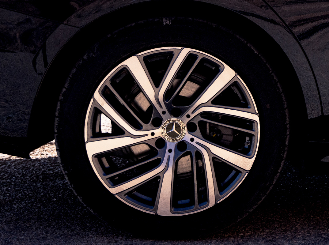 MercedesBenzME's tweet image. الأناقة العصرية، مستوحاة من غنى تراثنا. تأمل جمال الفئة E الجديدة.​
شاهد الفيديو الكامل: youtu.be/D4daAROHT7I

#MercedesBenz #MercedesBenzME #EClass​ #رمضان #مرسيدس_بنز