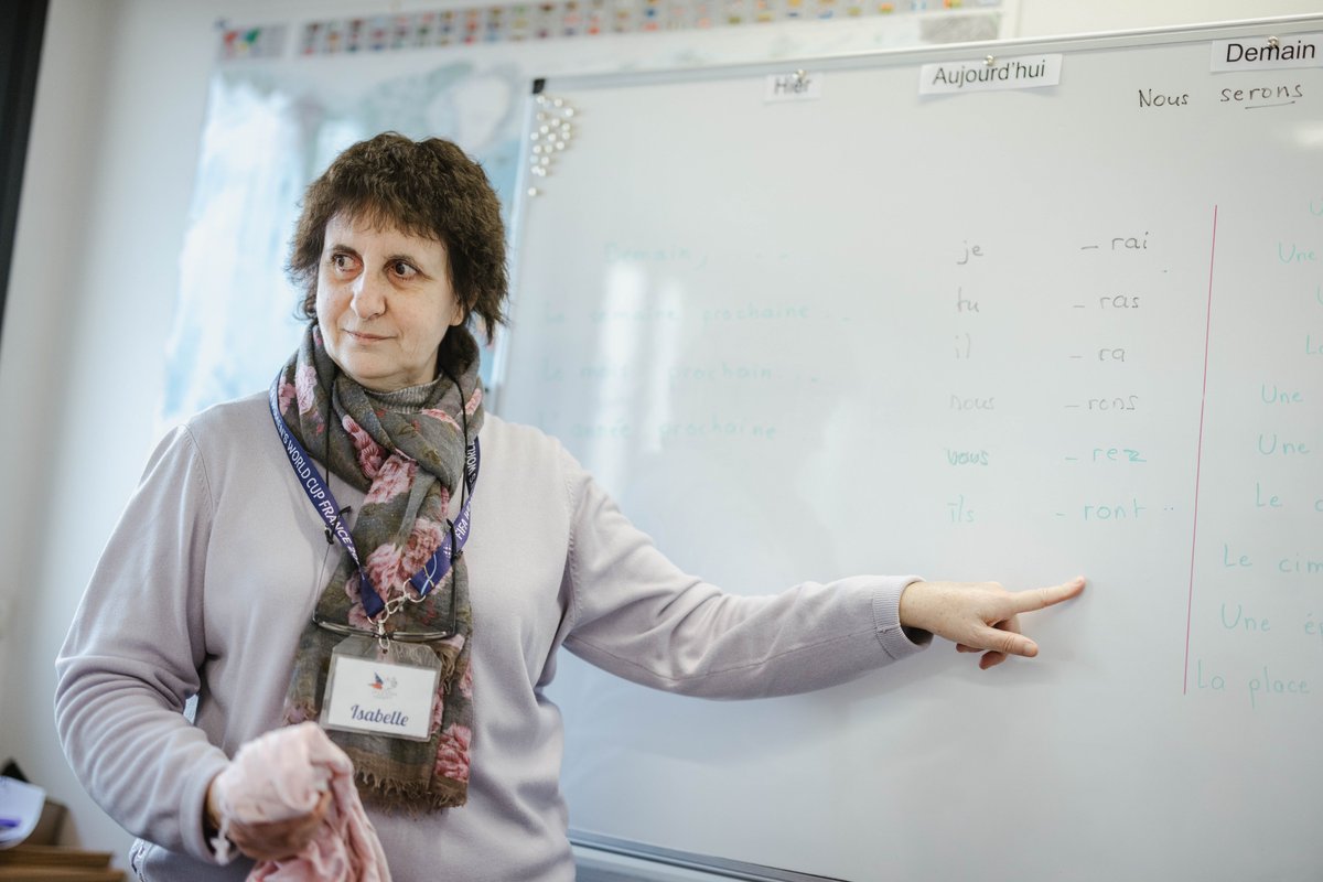 📚 Les bénévoles de #Rennes se mobilisent pour enseigner le français !

165 personnes venues des quatre coins du monde participent aux cours de Français pour se familiariser avec notre langue et favoriser leur insertion. Un rendez-vous attendu chaque semaine !