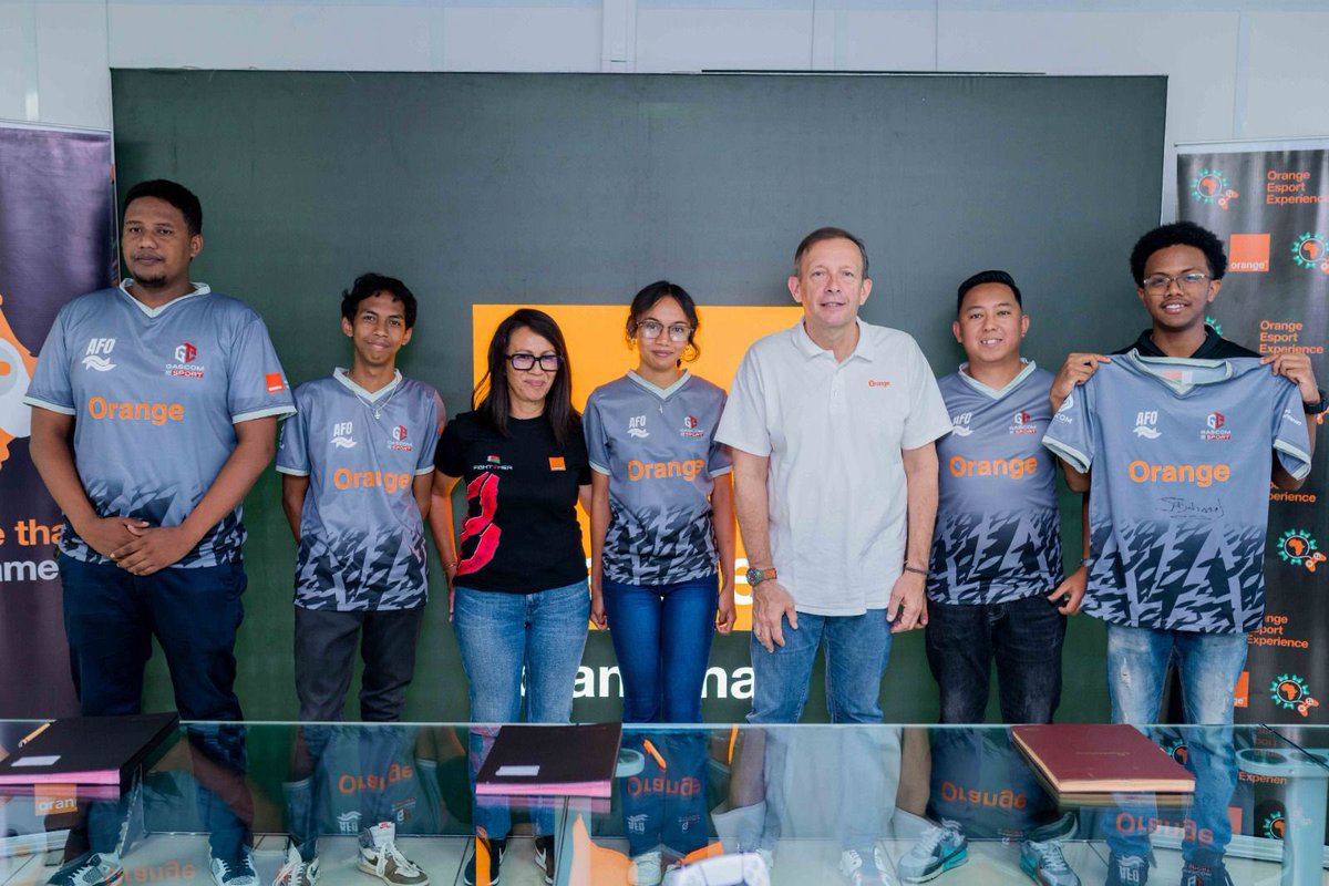 🎮 Kimi rejoint @Orange_mg en tant qu’ambassadrice officielle ! Une collaboration qui marque une nouvelle étape dans notre engagement pour l’e-sport et le soutien aux talents Malagasy. Ensemble, faisons rayonner notre communauté de gamers ! 🧡 #Esport #Paré