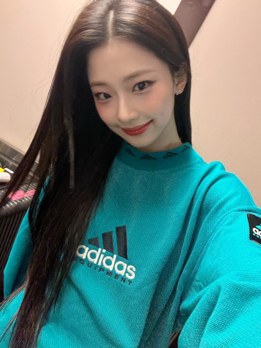 rukabaemonid's tweet photo. in LA 🩷❤️🧡💛💚🩵💙💜
#BABYMONSTER #베이비몬스터 #RUKA #루카 https://t.co/pMJaU2OSta