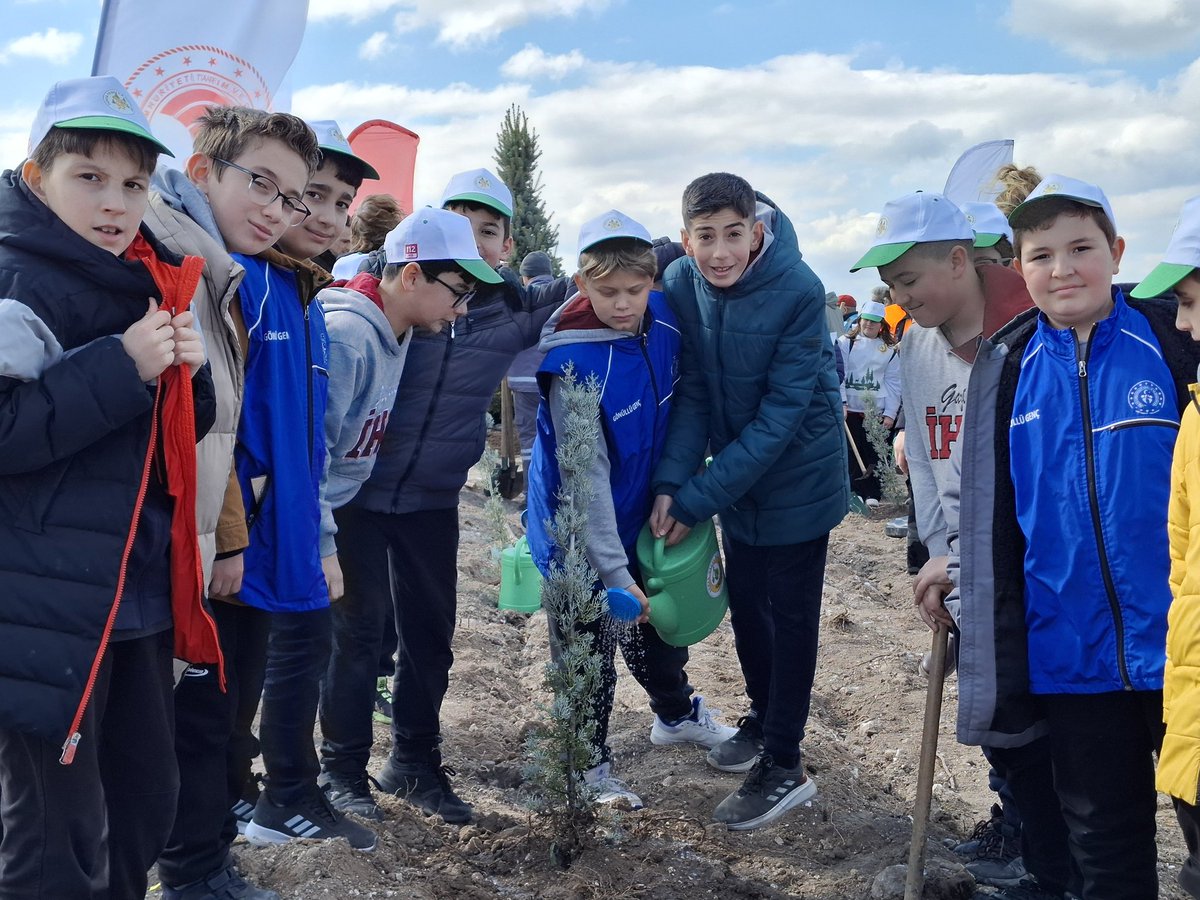 Balıkesir BM 75.Yıl Gençlik Merkezi 🇹🇷 (@gsb_bbm75yilgm) on Twitter photo 🌱 Geleceğe bir fidan bıraktık! 🌿
Bugün Balıkesir Küçükbostancı’da gönüllü gençlerle fidan diktik. Küçük bir adım, yeşil bir gelecek! 💚🌍
<a href="/gencliksporbak/">Gençlik ve Spor Bakanlığı 🇹🇷</a>
<a href="/GSBgenclik/">Gençlik Hizmetleri</a>
<a href="/OA_BAK/">Dr. Osman Aşkın Bak</a>
#GeleceğeBirFidan #GençlerleYeşeriyor #DünyaOrmancılıkGünü 🌱 Geleceğe bir fidan bıraktık! 🌿
Bugün Balıkesir Küçükbostancı’da gönüllü gençlerle fidan diktik. Küçük bir adım, yeşil bir gelecek! 💚🌍
<a href="/gencliksporbak/">Gençlik ve Spor Bakanlığı 🇹🇷</a>
<a href="/GSBgenclik/">Gençlik Hizmetleri</a>
<a href="/OA_BAK/">Dr. Osman Aşkın Bak</a>
#GeleceğeBirFidan #GençlerleYeşeriyor #DünyaOrmancılıkGünü