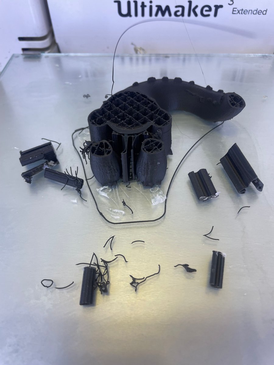 One of my favourite #3Dprinting requests has proven to be one of the most frustrating. Why are figures always so troublesome? Even with supports and a raft base Toothless's wings just did not want to print!
#failfriday