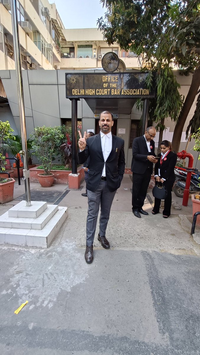 AdvLalitKumar5's tweet image. Voted✌️