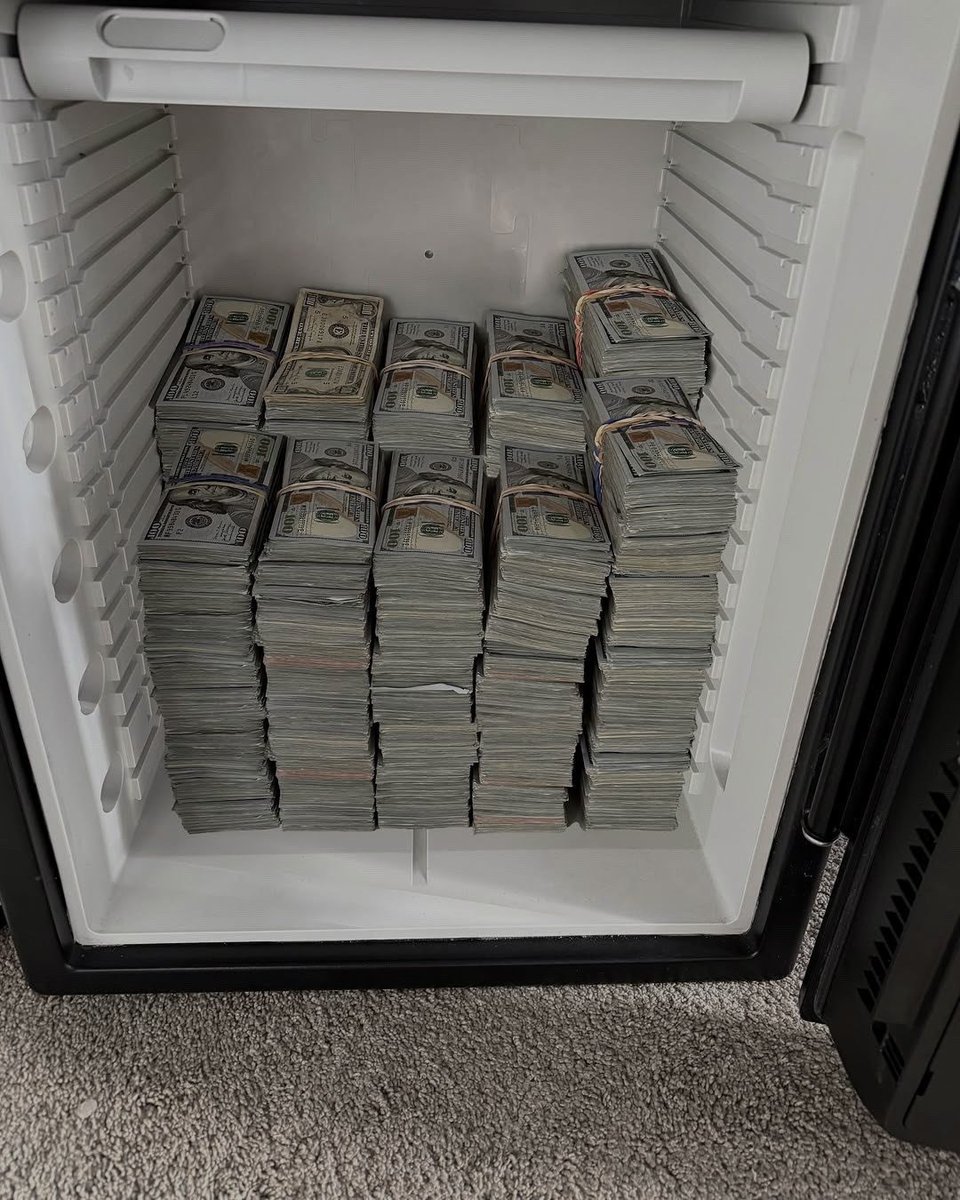 alexeixbt's tweet photo. your future called. it looks like this. https://t.co/37TDYx1dmg