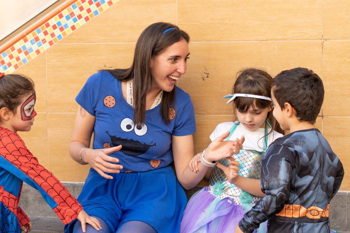 ClaretLasPalmas's tweet photo. 😊✨ Al Claret se va a ser feliz 

Nuestra educación va más allá de las aulas. Crecemos, aprendemos y disfrutamos en un entorno que enriquece la vida de nuestros alumnos y brinda tranquilidad a sus familias💙

Descubre más en el artículo de @canarias7 ▶️ https://t.co/yvGKFoEd72 https://t.co/GjB2iitJBc